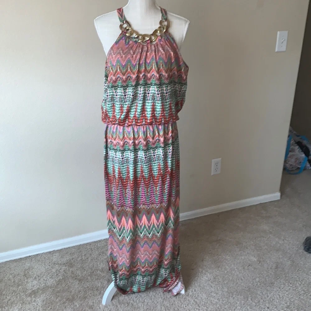 Beautiful Maxi dress.. size L with size slits. - Picture 2 of 8